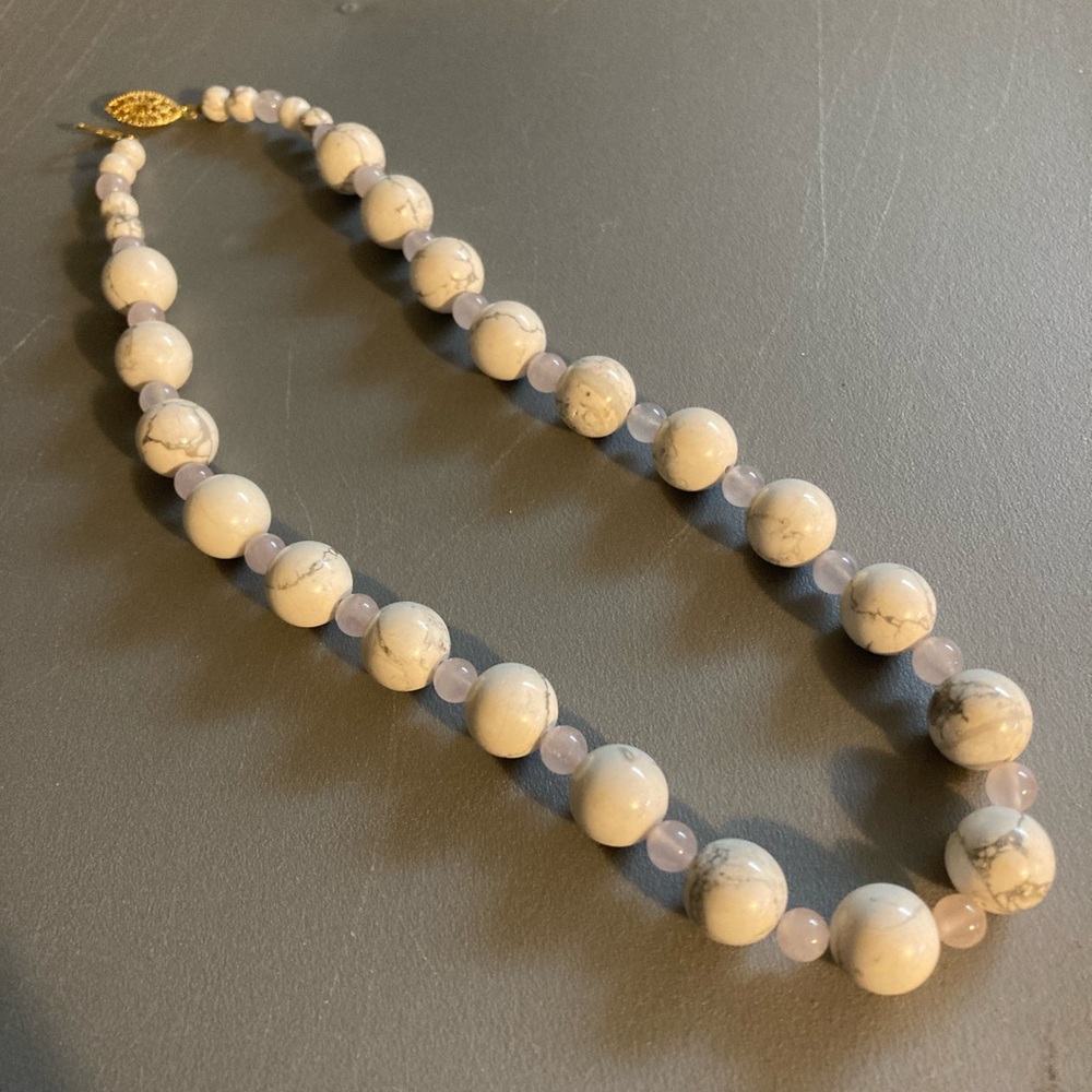 Vintage 1970s, White and Gray Beaded Marble Necklace